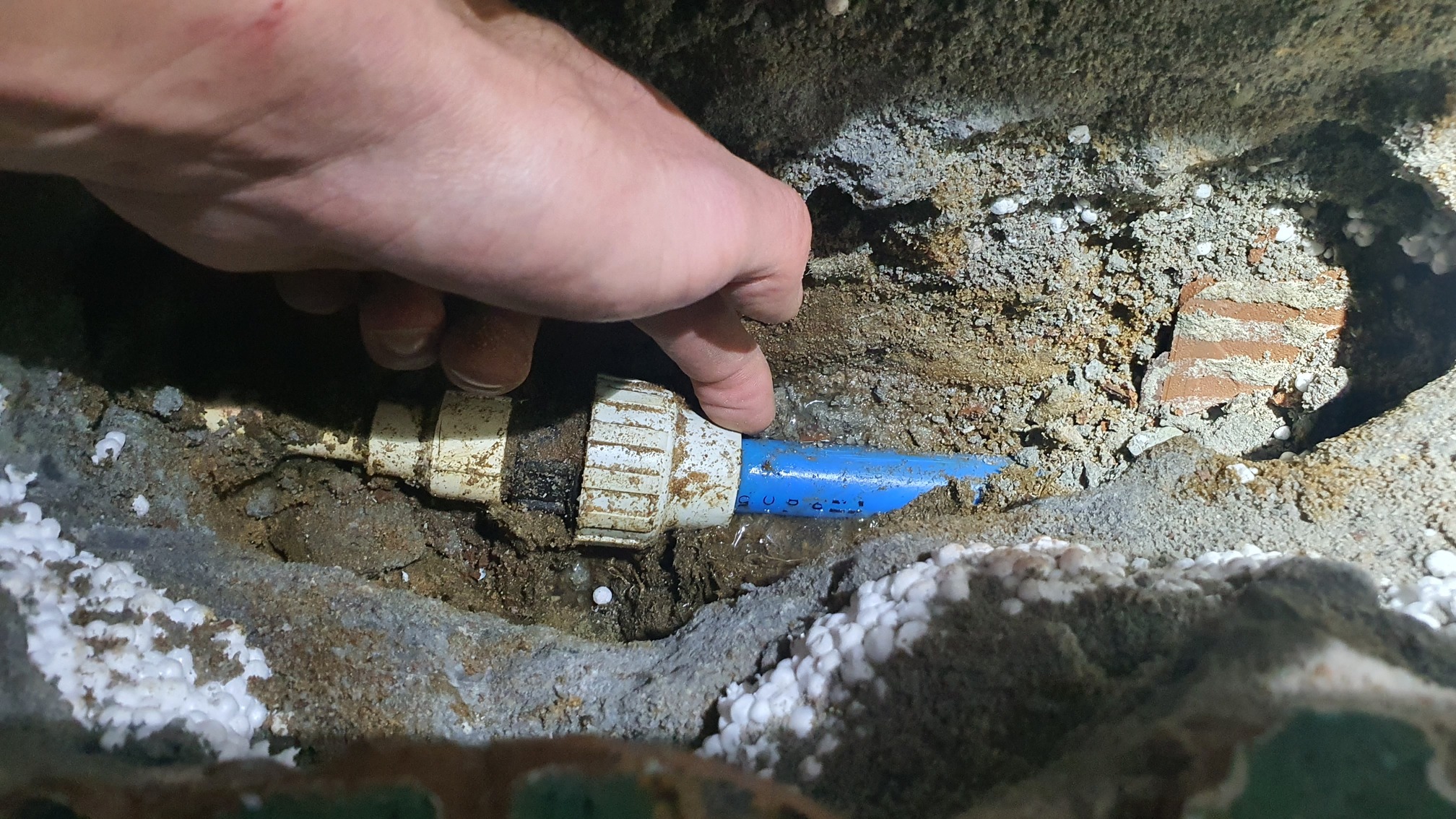 Poradnik po zalaniu — od pierwszych działań do osuszania